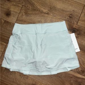 Lululemon athletica Pace Rival Skirt Mid Rise 15 inches size 6 Delicate Mint